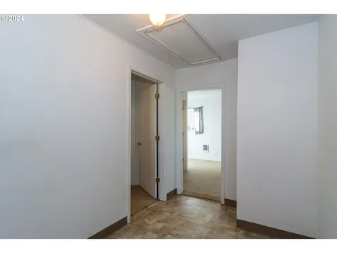 934 NW Hill Avenue Roseburg OR 97471