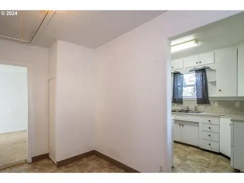 934 NW Hill Avenue Roseburg OR 97471