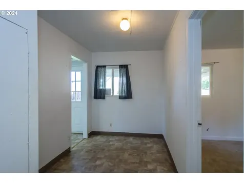 934 NW Hill Avenue Roseburg OR 97471