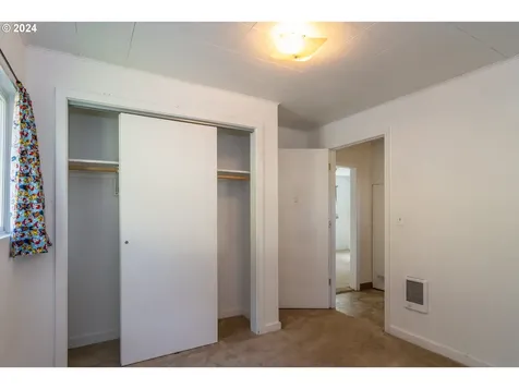 934 NW Hill Avenue Roseburg OR 97471