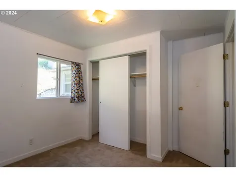 934 NW Hill Avenue Roseburg OR 97471