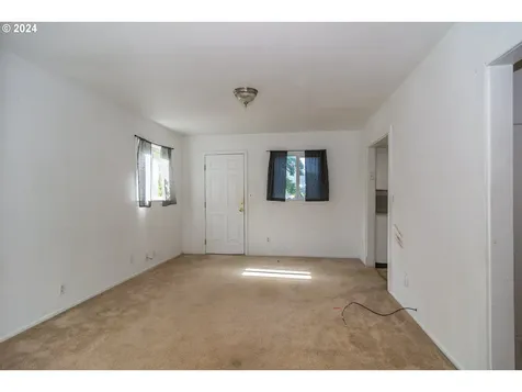 934 NW Hill Avenue Roseburg OR 97471