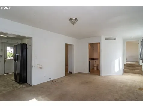 934 NW Hill Avenue Roseburg OR 97471