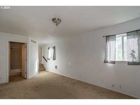934 NW Hill Avenue Roseburg OR 97471