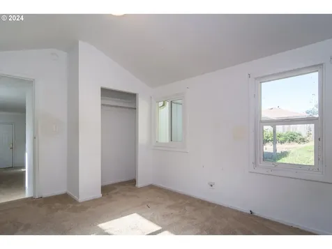 934 NW Hill Avenue Roseburg OR 97471
