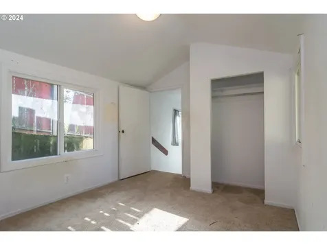 934 NW Hill Avenue Roseburg OR 97471