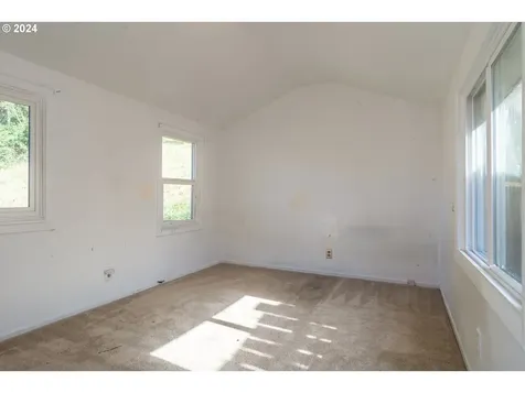 934 NW Hill Avenue Roseburg OR 97471