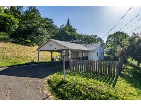 934 NW Hill Avenue Roseburg OR 97471