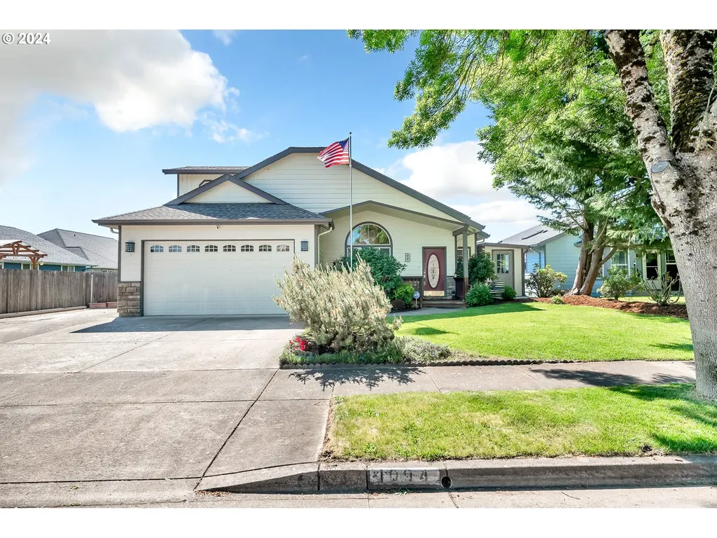 1094 S 11th Street Harrisburg OR 97446