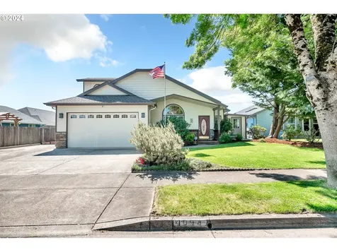 1094 S 11th Street Harrisburg OR 97446