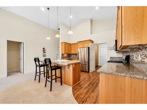 1094 S 11th Street Harrisburg OR 97446