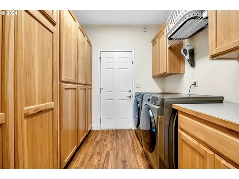 1094 S 11th Street Harrisburg OR 97446