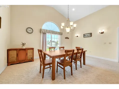 1094 S 11th Street Harrisburg OR 97446