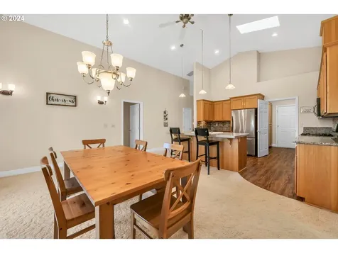 1094 S 11th Street Harrisburg OR 97446