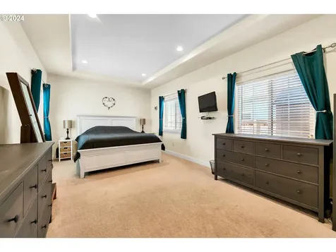 1094 S 11th Street Harrisburg OR 97446