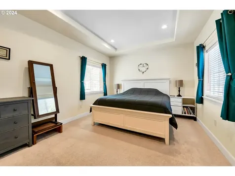 1094 S 11th Street Harrisburg OR 97446