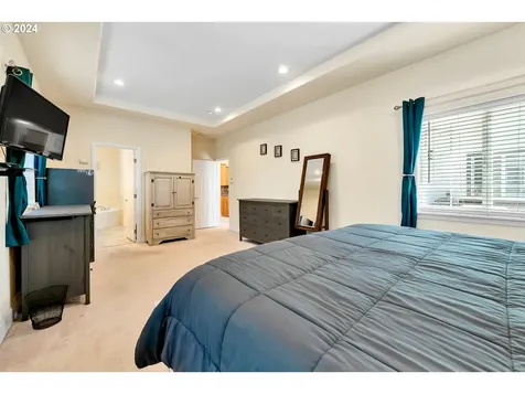 1094 S 11th Street Harrisburg OR 97446
