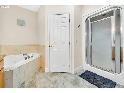 1094 S 11th Street Harrisburg OR 97446
