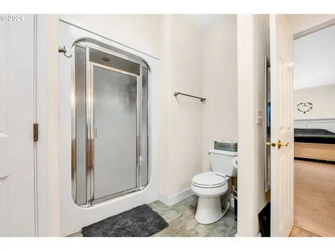 1094 S 11th Street Harrisburg OR 97446