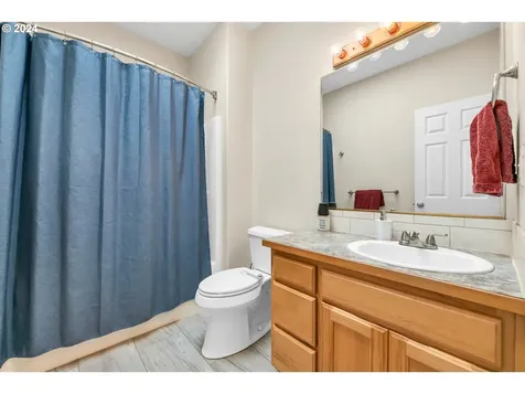 1094 S 11th Street Harrisburg OR 97446