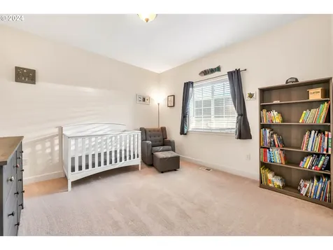 1094 S 11th Street Harrisburg OR 97446