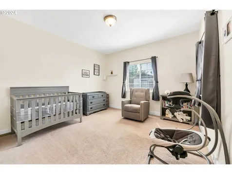 1094 S 11th Street Harrisburg OR 97446