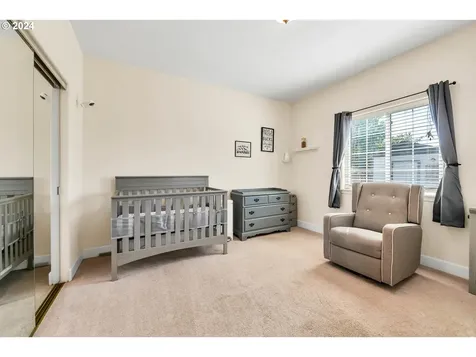 1094 S 11th Street Harrisburg OR 97446