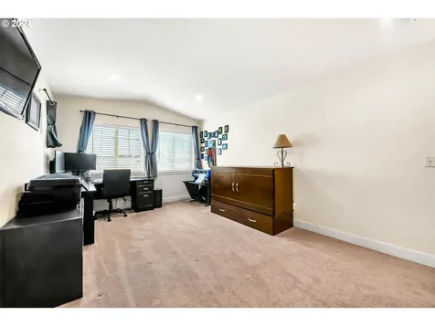 1094 S 11th Street Harrisburg OR 97446