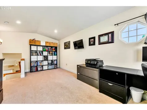 1094 S 11th Street Harrisburg OR 97446
