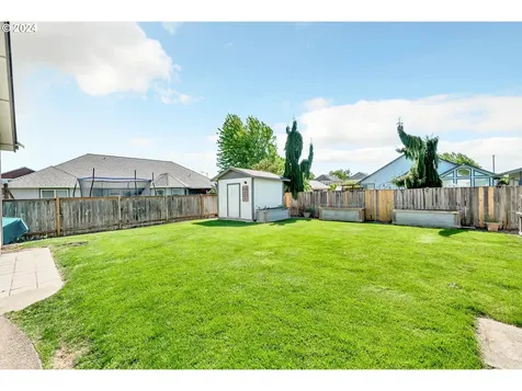 1094 S 11th Street Harrisburg OR 97446