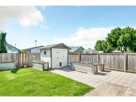 1094 S 11th Street Harrisburg OR 97446