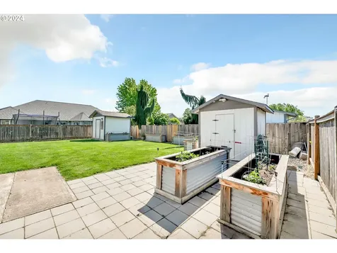 1094 S 11th Street Harrisburg OR 97446