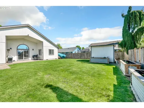 1094 S 11th Street Harrisburg OR 97446