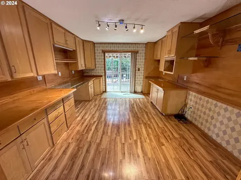 19358 Rollins Street Oregon City OR 97045
