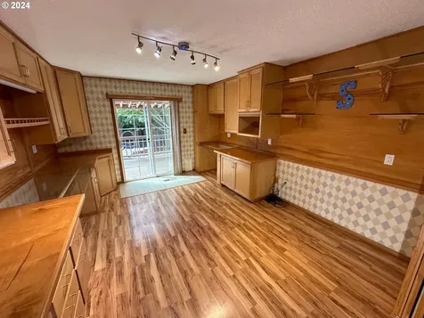 19358 Rollins Street Oregon City OR 97045
