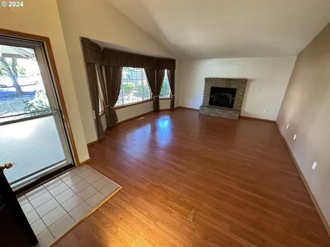 19358 Rollins Street Oregon City OR 97045