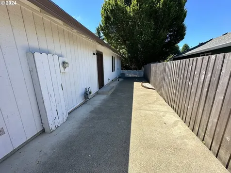 19358 Rollins Street Oregon City OR 97045