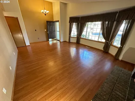 19358 Rollins Street Oregon City OR 97045