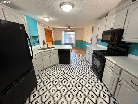 19358 Rollins Street Oregon City OR 97045