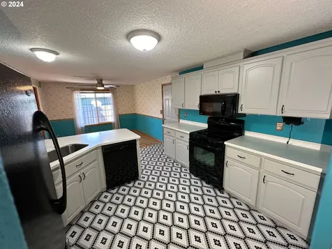 19358 Rollins Street Oregon City OR 97045