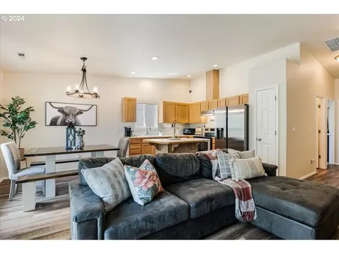 218 W Levi Way Newberg OR 97132