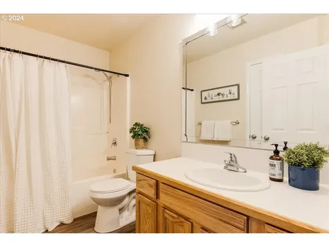 218 W Levi Way Newberg OR 97132