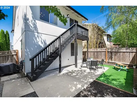 218 W Levi Way Newberg OR 97132