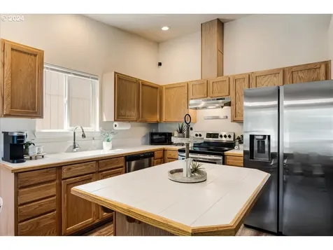 218 W Levi Way Newberg OR 97132