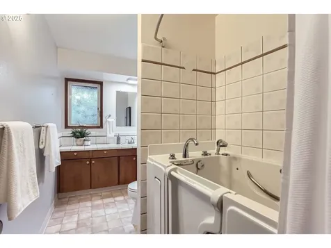 24109 NE Holladay Street Wood Village OR 97060