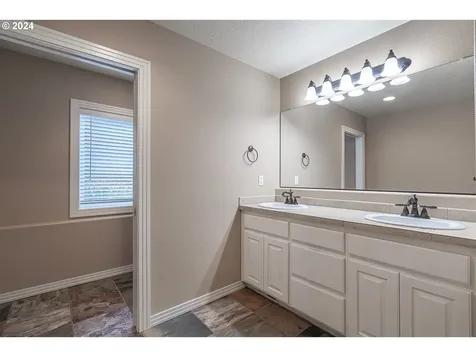 11084 Se Valley Way Happy Valley OR 97086