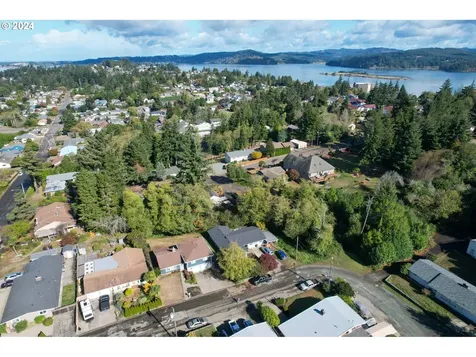 930 Oconnell Street North Bend OR 97459