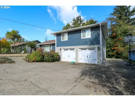 930 Oconnell Street North Bend OR 97459