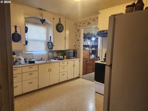 520 Sw Hill Drive Willamina OR 97396