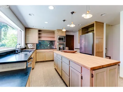 2808 Capital Drive Eugene OR 97403